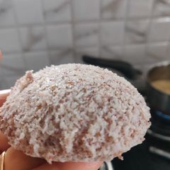 A picture of Ragi idli.