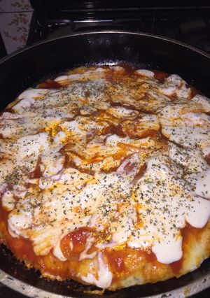 Una foto de Una deliciosa pizza 🍕 Casera con Harina Leudante!!!
