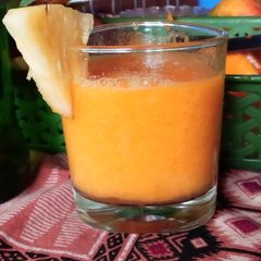 A picture of Mango pineapple smoothie.