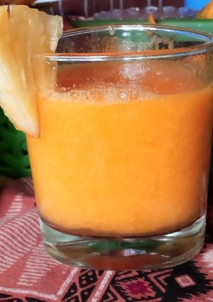 A picture of Mango pineapple smoothie.