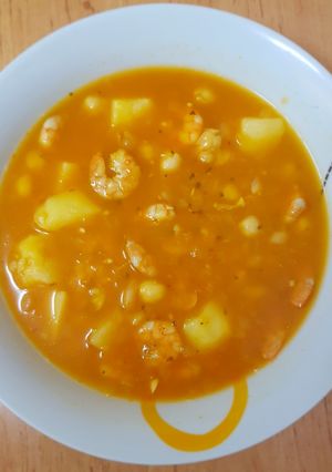Foto principal de Patatas con garbanzos y langostinos