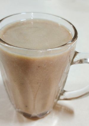 चिकू मिल्क शेक (Chikoo milk shake recipe in marathi) रेसिपी चे मुख्य फोटो 