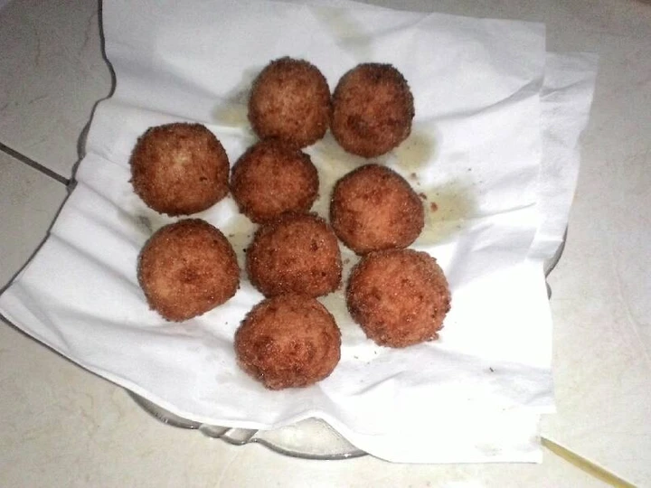 Langkah Mudah untuk Membikin Resep Bola bola kentang kres di luar lembut di dalam yang Lezat Sekali Anti Ribet, Bikin Ngiler