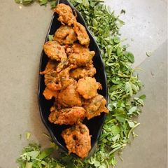 A picture of Winter pakoras Methi Palak pakoda.