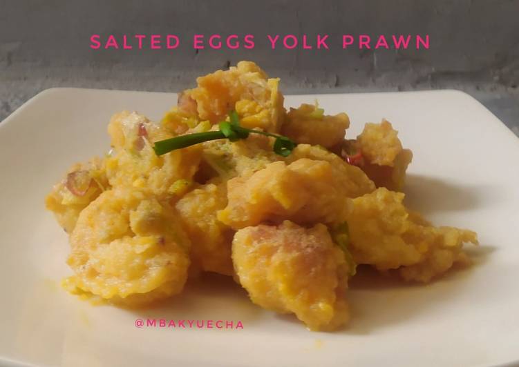 Salted eggs yolk prawn (udang telor asin)