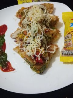 મેગી વેજીટેબલ ચીઝ સેન્ડવીચ (Maggi Vegetable Cheese Sandwich Recipe in Gujarati) રેસીપી મુખ્ય ફોટો