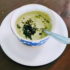 A picture of Peanut pudina dhaniya chutney.