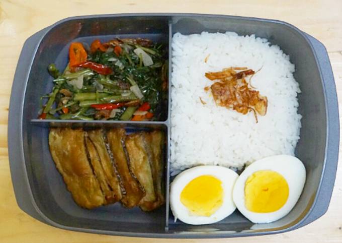 Resep Lunchbox / Bekal : Tumis Kangkung dan Terong Krispi oleh Devi Cho -  Cookpad