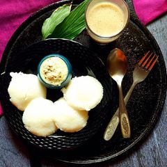 A picture of Rice Idli.