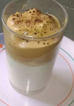 દાલગોના કોફી (Dalgona Coffee Recipe In Gujarati રેસીપી મુખ્ય ફોટો
