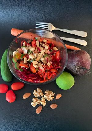 પીનટ ડ્રાયફ્રુટ સલાડ (Peanut Dryfruit Salad Recipe In Gujarati) રેસીપી મુખ્ય ફોટો
