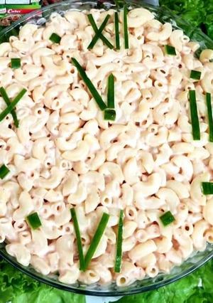 A picture of Macronie clock salad.