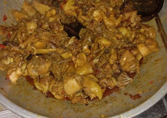 Semur ayam merah pedas khass anak perantauan