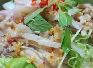 Hình của món Gỏi chân vịt rút xương.