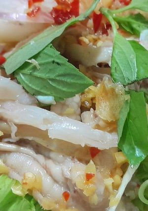 Hình của món Gỏi chân vịt rút xương.