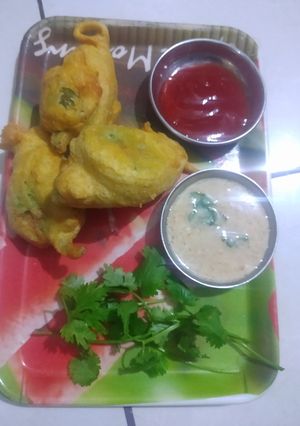 मिर्च पकौड़े (mirch pakode recipe in Hindi) रेसिपी मुख्य फोटो