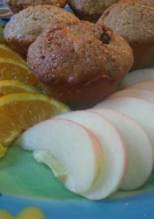 Una foto de Muffins integrales de naranja y manzana 🍊🍏🍎