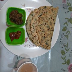 Methi thepla A picture of Methi thepla.