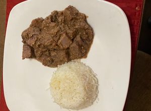 Una foto de Lengua en Salsa de Nuez