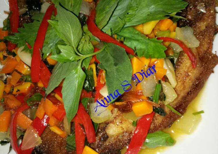 Bumbu Membuat Tumis Ikan Mujair Mix Wortel &amp; Kemangi yang sempurna