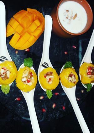 A picture of Choco Mango Golgappe.