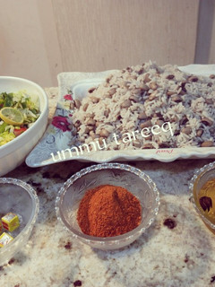 Wake da shinkafa da Mai da yaji da salad ainihin hoton girkin