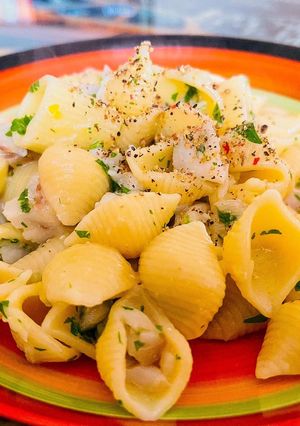 Foto di Conchiglie al ragù di pesce e scorza di limone