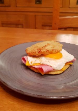 Une photo de Beignet de patate douce façon hamburger