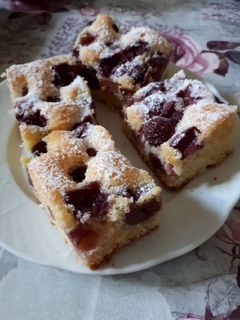 Cseresznyés meggyes süti recept fotója