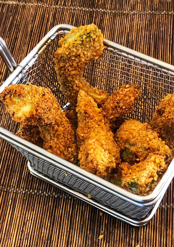Una foto de Aguacate frito en freidora de aire