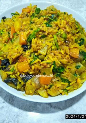 Une photo de Riz basmati aux légumes et herbes de saison