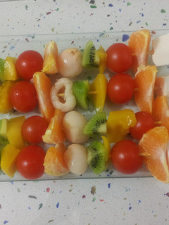 Una foto de Pinchito de fruta tropical
