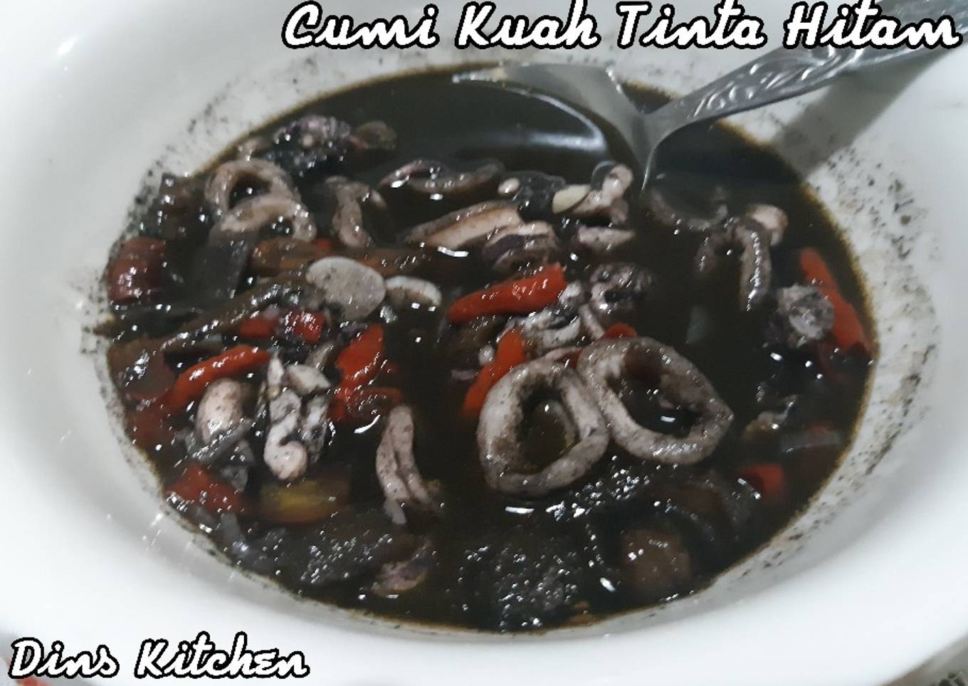 Sotong dengan dakwat hitam