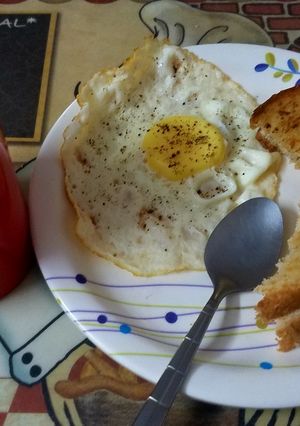 চিলি চীজ গার্লিক টোস্ট ক্লাউড পোচ,সিনামন টি(Chili cheese garlic toast poach cinnamon tea recipe রেসিপির প্রধান ছবি