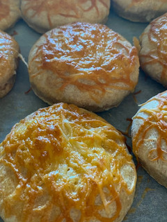 Teljes kiőrlésű sajtos pogácsa recept fotója