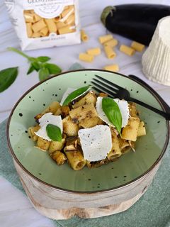 Foto di Pasta con pesto di melanzane e ricotta salata