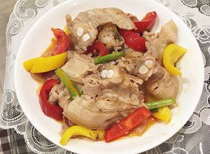 Hình của món Thịt ba chỉ xào ớt chuông.