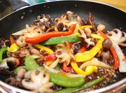 A picture of bạch tuộc xào chua ngọt