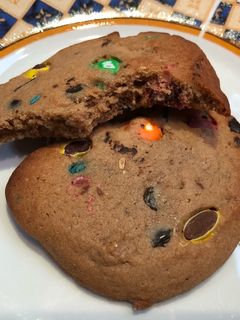 Φωτογραφία της συνταγής M&Ms chocolate-chip cookies