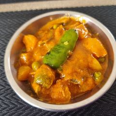 A picture of Peas potato capsicum in makhni gravy.