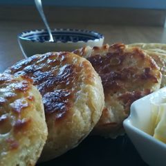 A picture of Crumpets.