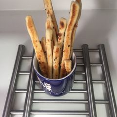 A picture of Garlic bread sticks.