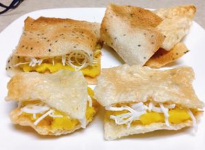 Hình của món Bánh tráng đậu xanh dừa bào-món ăn vặt.