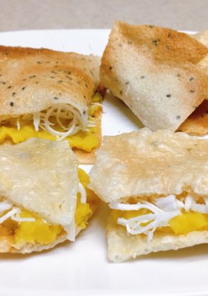 Hình của món Bánh tráng đậu xanh dừa bào-món ăn vặt.
