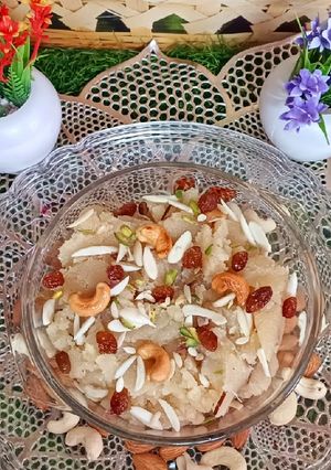 ड्राईफ्रूट सूजी हलवा (Dry fruit suji halwa recipe in hindi) रेसिपी मुख्य फोटो
