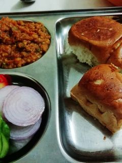 पाव भाजी (Pav Bhaji recipe in Hindi) रेसिपी मुख्य फोटो