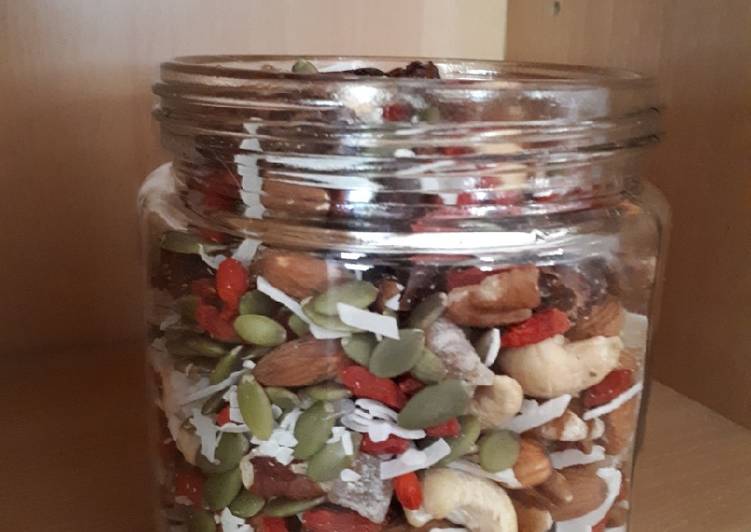 Easiest Way to Make Super Quick Homemade Trail mix