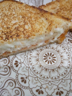 A picture of Cheese bread sandwich 🍞 🧀.