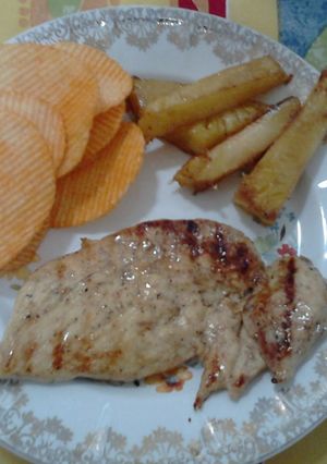 Una foto de Pollo Macerado en Jugo de Piña (La Anaconda Dorada)