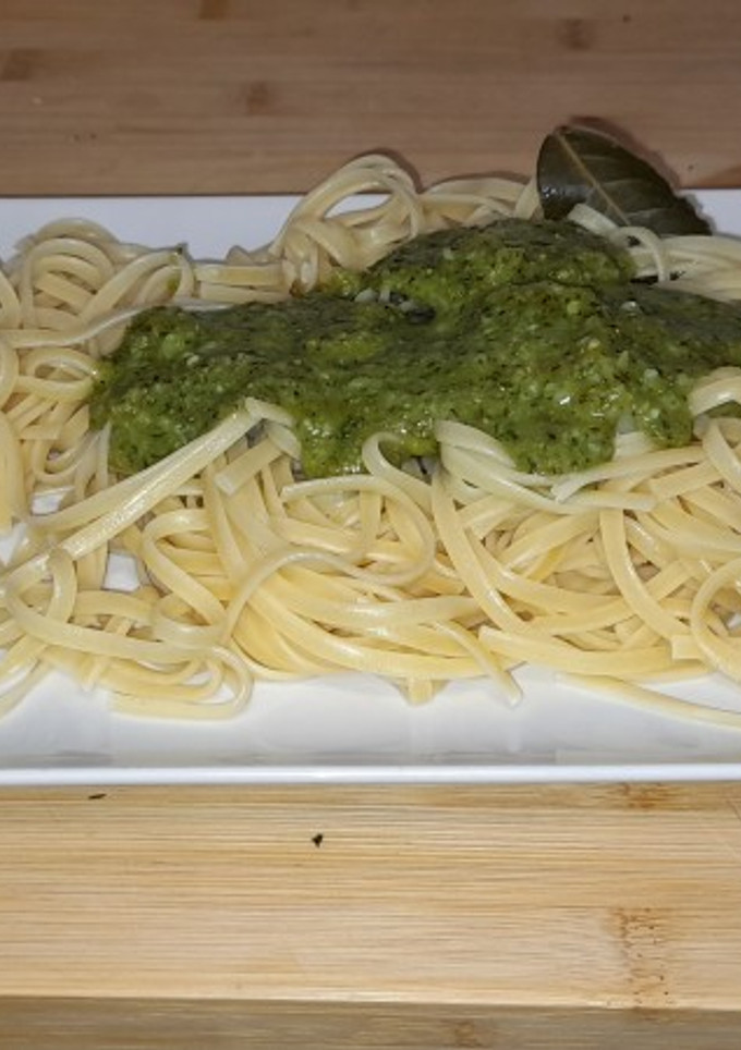 Una foto de Tallarines al pesto (Sin sal)